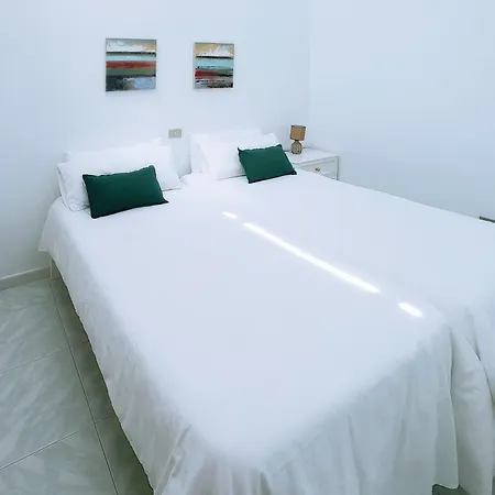 Live Abades Playa Chica & Terrace شقة