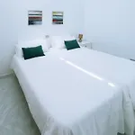 Live Abades Playa Chica & Terrace شقة